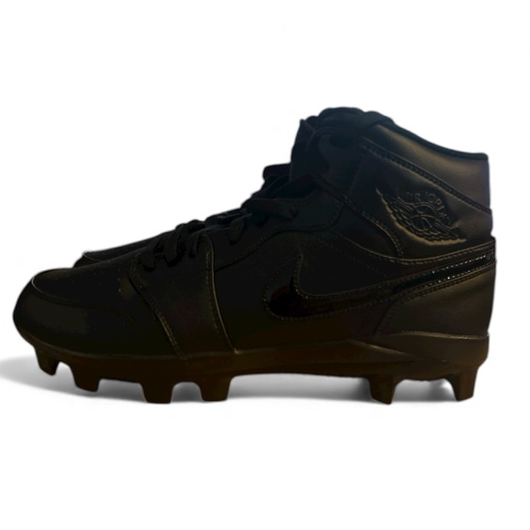 blackout nike shoes
